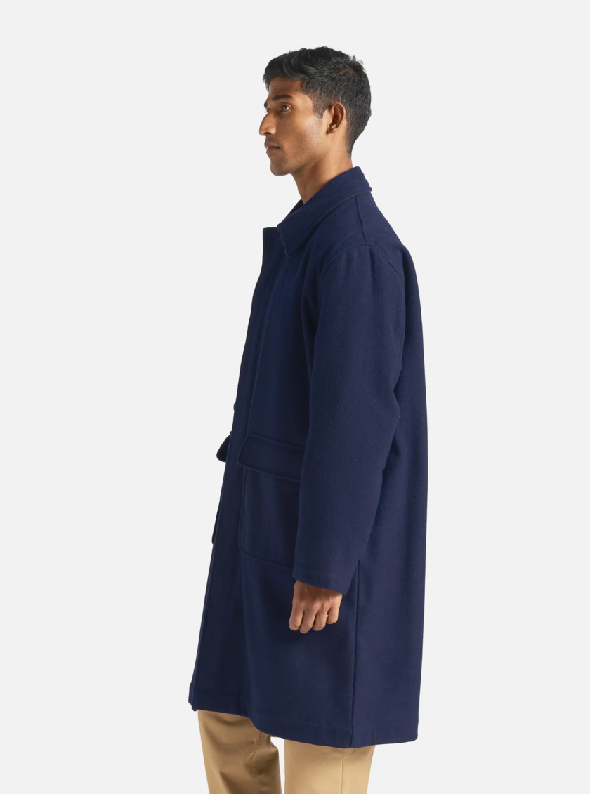 Universal Works Account Coat in Navy Cappotto Oversize