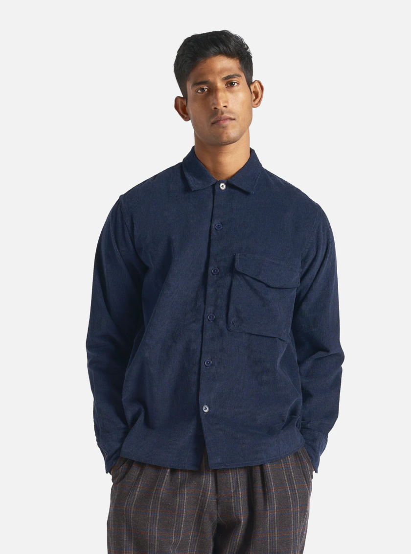 Universal Works Field Shirt Overshirt in velluto a coste larghe Navy